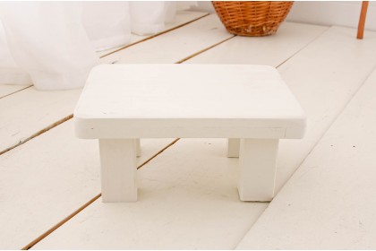Banquinho Baixo de Madeira Branco