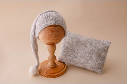 Conjunto Gorro + Travesseiro Tricot - Cinza
