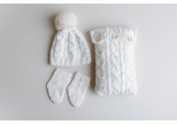 Conjunto Travesseiro Tricot + Gorro Pompom + Meia - Branco Mescla Conjunto Travesseiro Tricot + Gorro Pompom + Meia - Branco Mescla