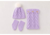 Conjunto Travesseiro Tricot + Gorro Pompom + Meia - Lilás Conjunto Travesseiro Tricot + Gorro Pompom + Meia - Lilás